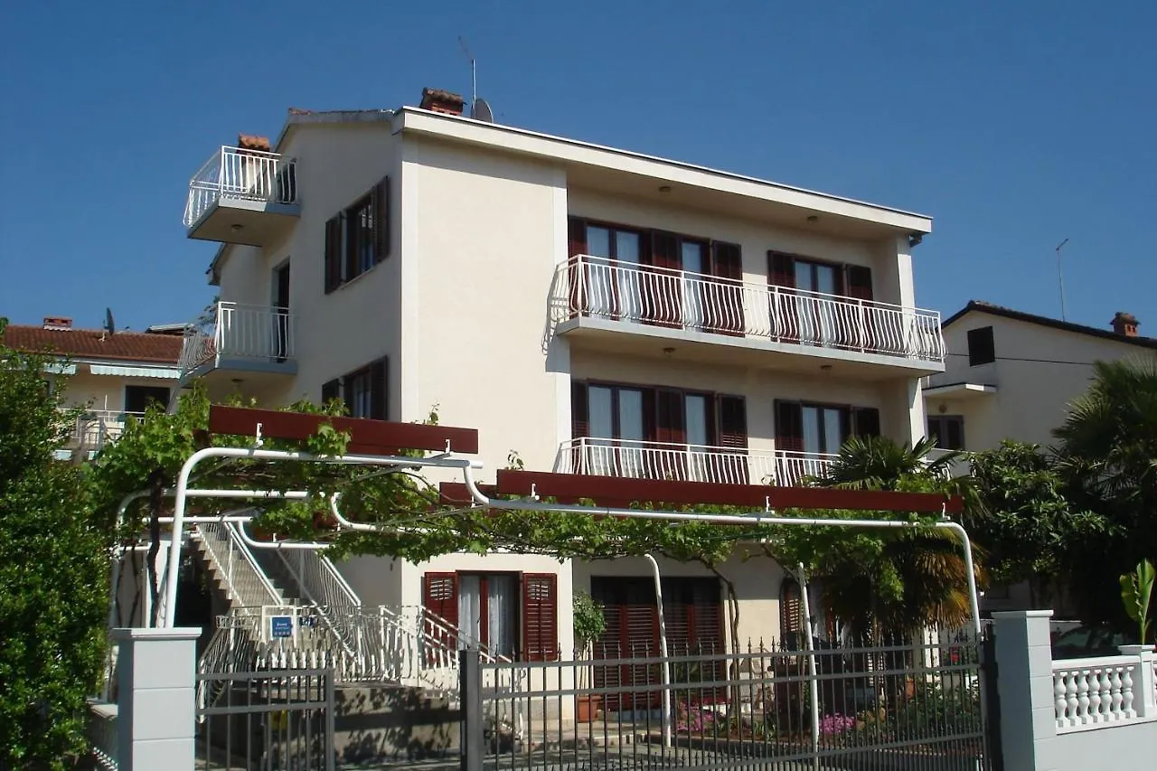 Apartments Mirjana With Sea View Malinska