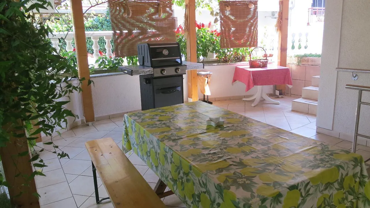 Apartments Mirjana With Sea View Malinska
