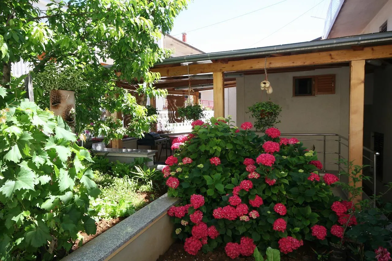 Apartments Mirjana With Sea View Malinska 0*,  Kroatien