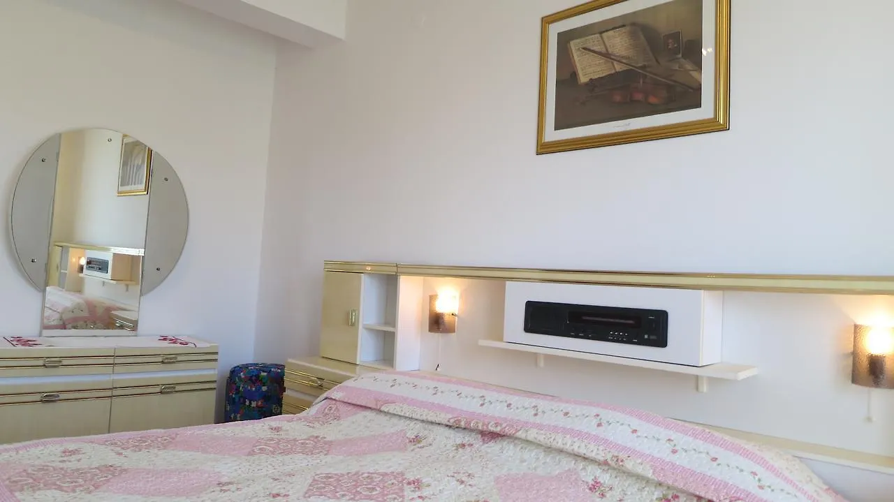 Apartments Mirjana With Sea View Malinska