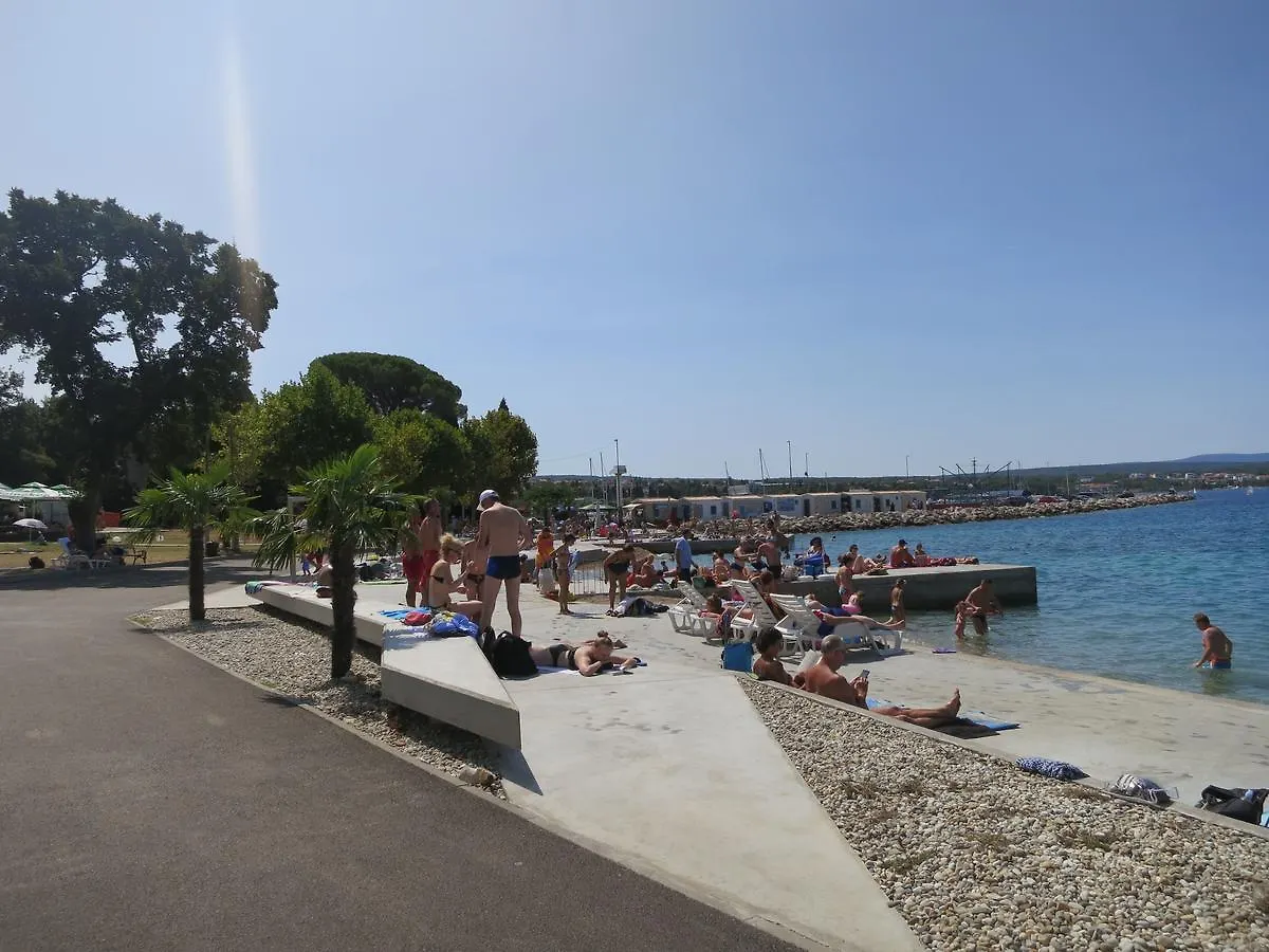 Apartments Mirjana With Sea View Malinska
