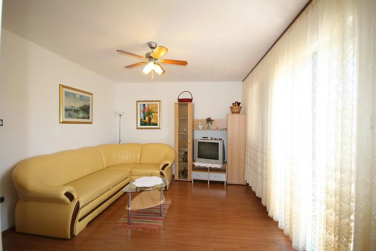 Apartments Mirjana With Sea View Malinska