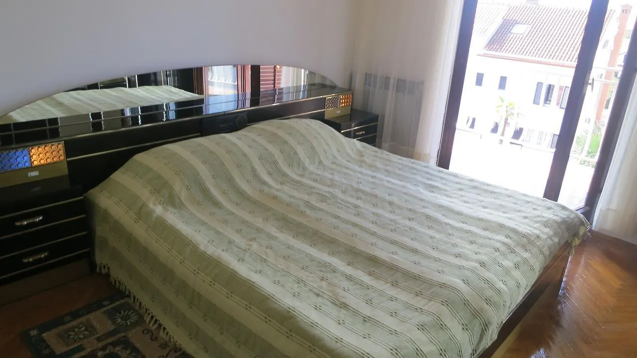 Apartments Mirjana With Sea View Malinska